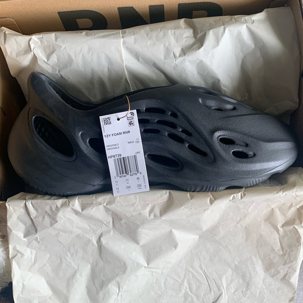 Yeezy Foam RNR - Picture 2 of 10
